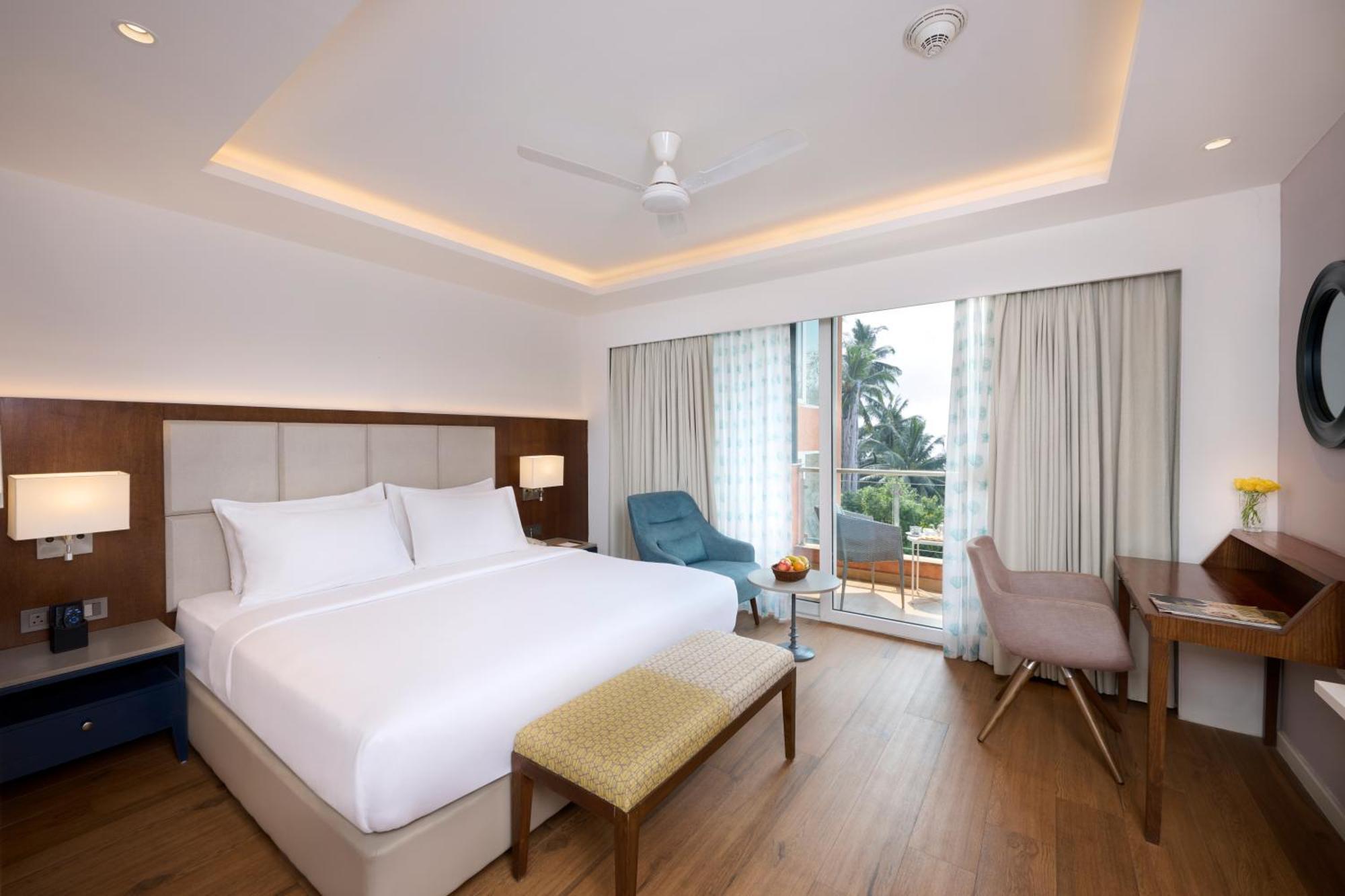 Hotel Golden Tulip Vagator Goa Exterior foto