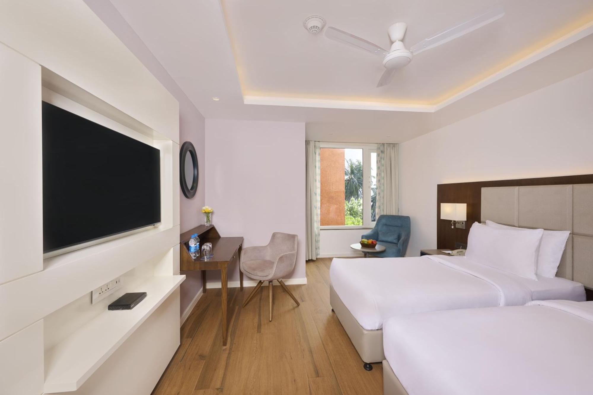Hotel Golden Tulip Vagator Goa Exterior foto