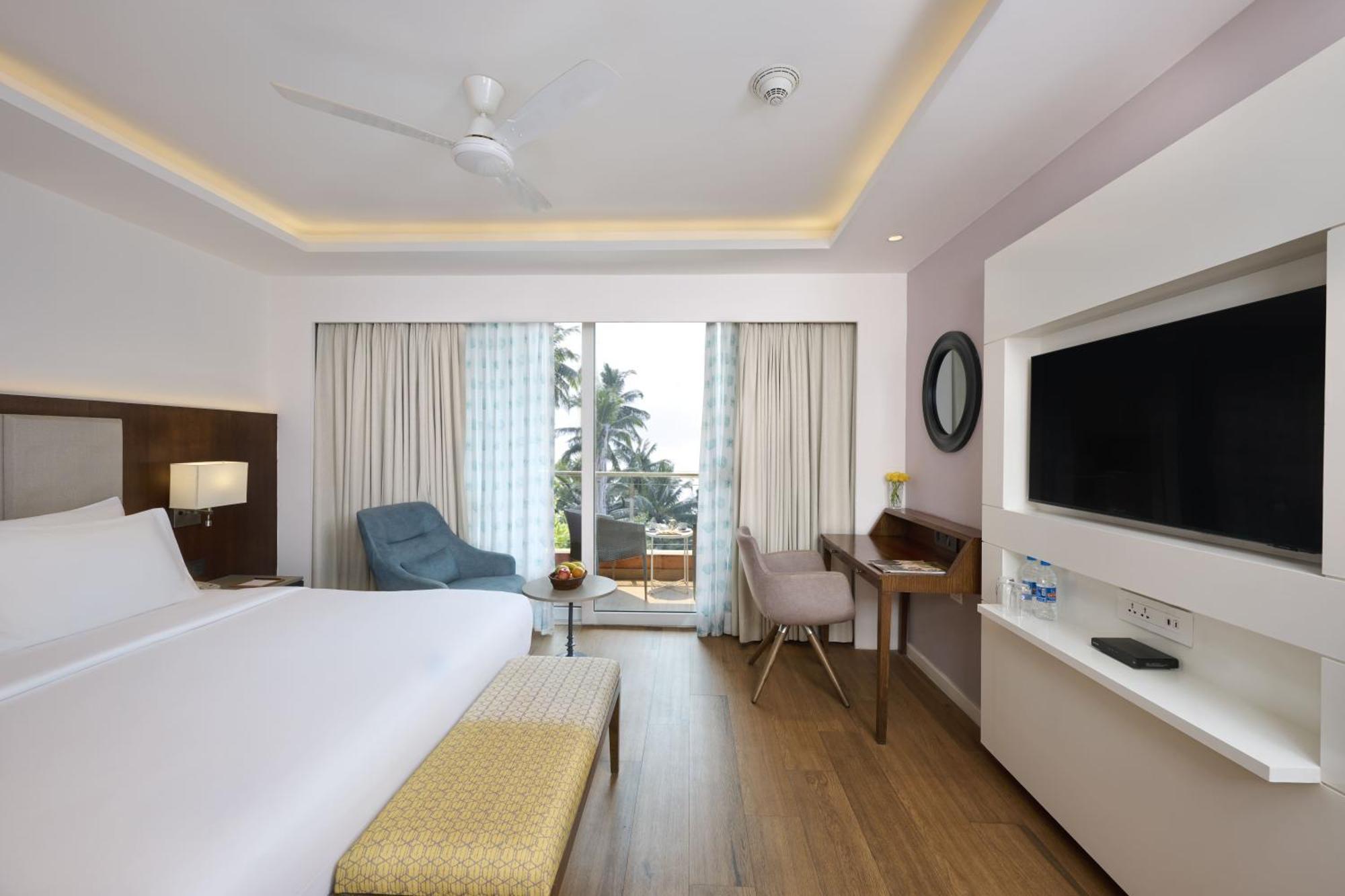 Hotel Golden Tulip Vagator Goa Exterior foto