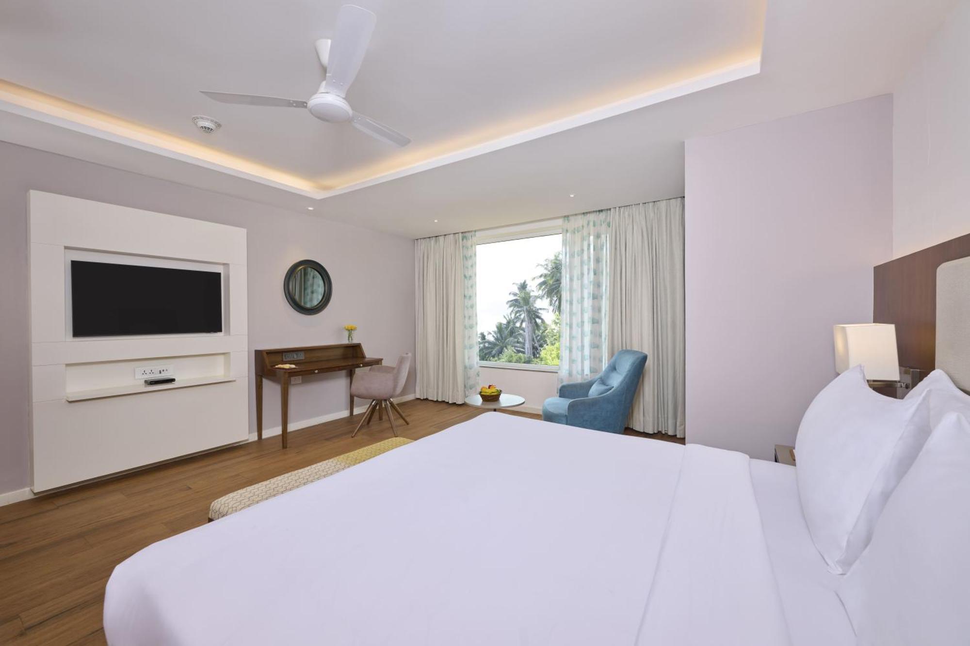 Hotel Golden Tulip Vagator Goa Exterior foto