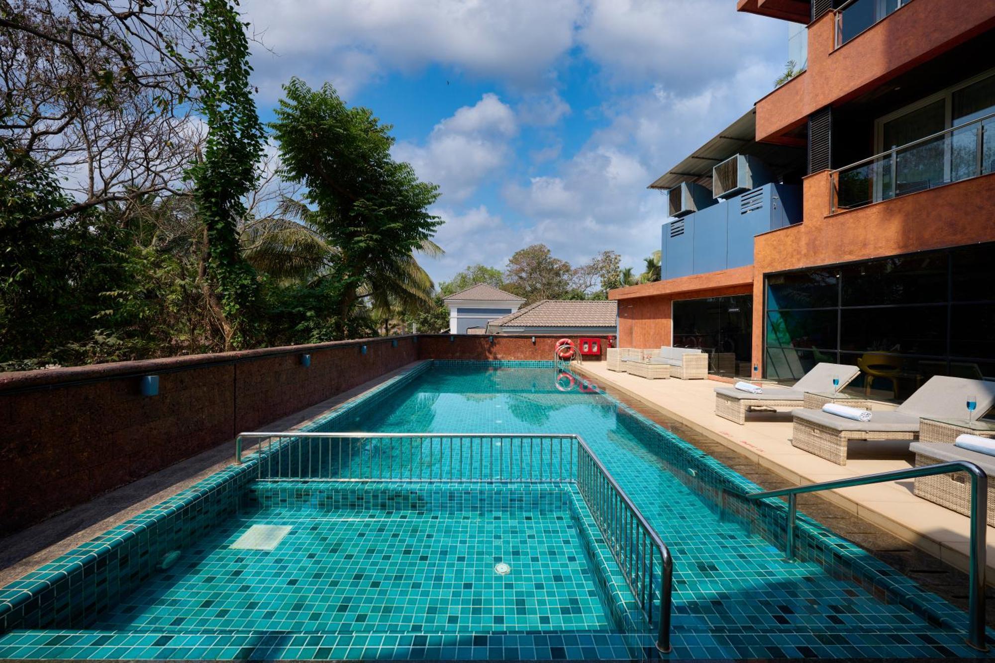 Hotel Golden Tulip Vagator Goa Exterior foto
